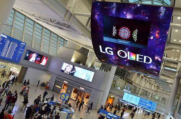 OLED-Signage-Incheon-Airport_2