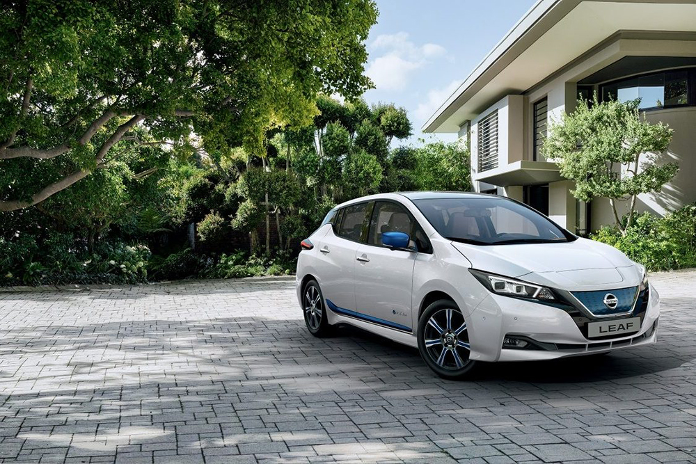 Nissan начал продажи универсальной домашней зарядной станции для электромобилей