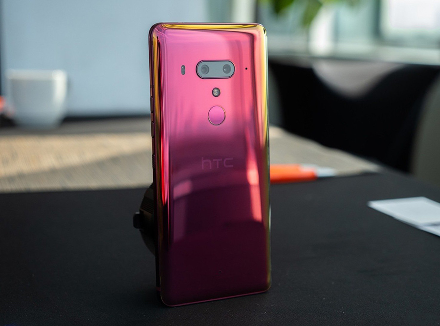 HTC U12+: флагманский смартфон с полупрозрачным корпусом и четырьмя камерами