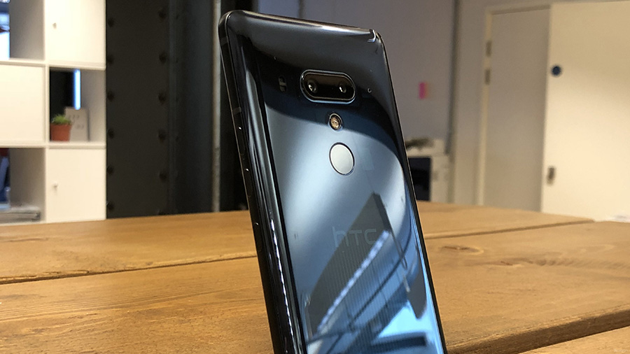 HTC U12+: флагманский смартфон с полупрозрачным корпусом и четырьмя камерами