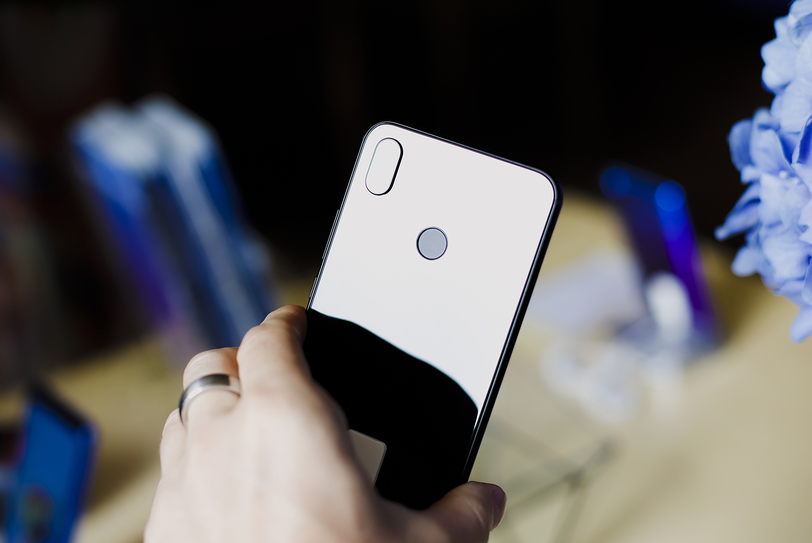 Киевская премьера Huawei P smart+: безрамочный дисплей, эффектная расцветка, двойная селфи-камера и цена 7999 грн