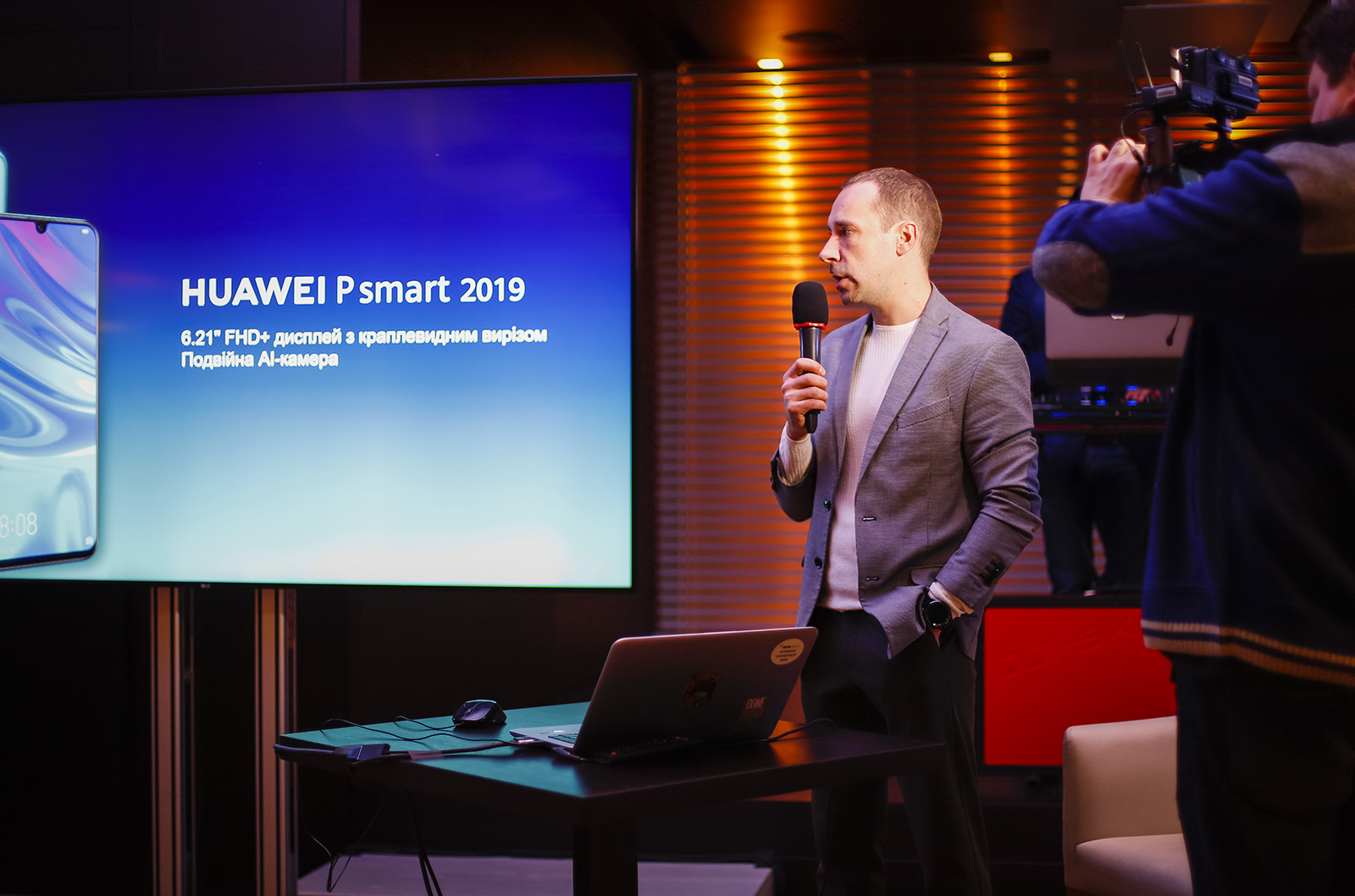Huawei P smart 2019 представлен в Украине
