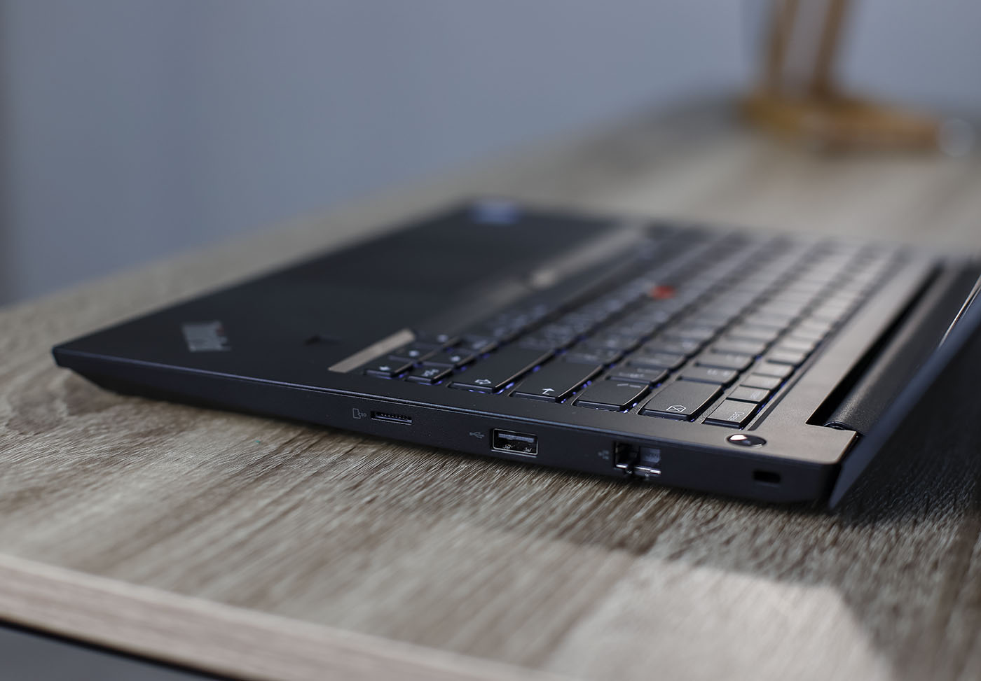 Обзор Lenovo ThinkPad E490: рациональность и практичность