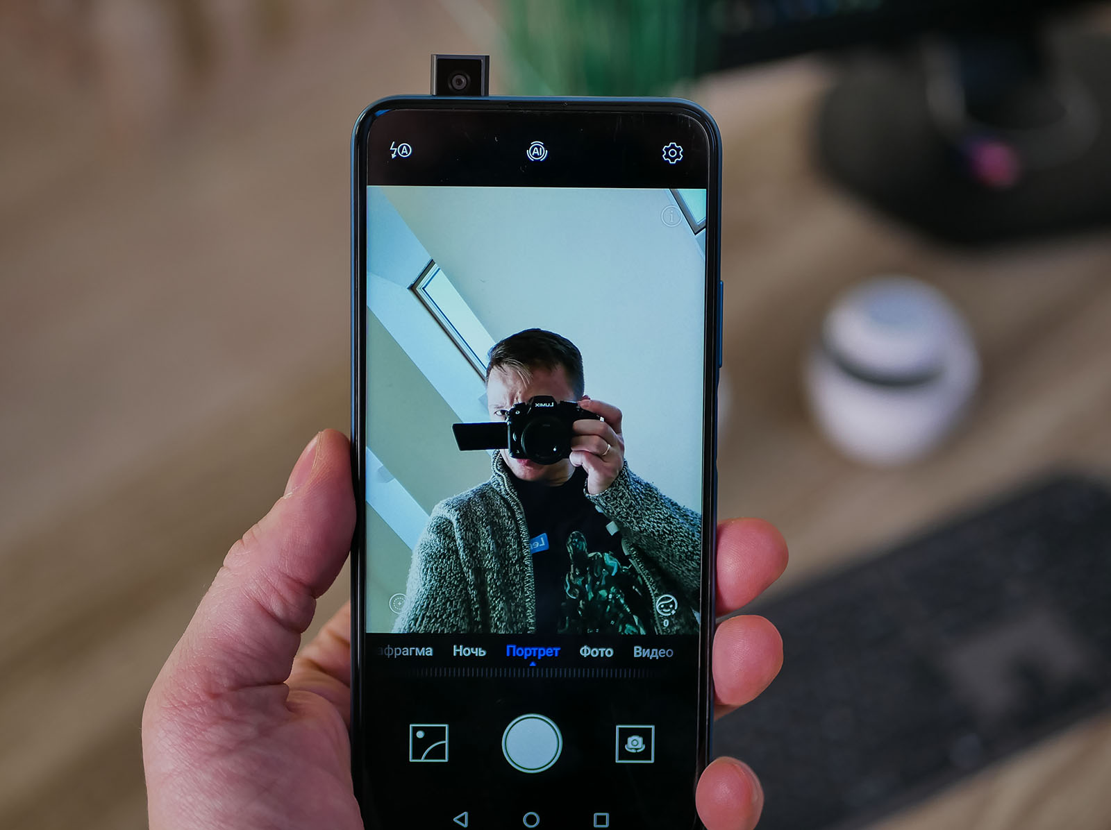 Обзор Huawei P smart Pro: большой дисплей, выдвижная камера и боковой сканер отпечатков