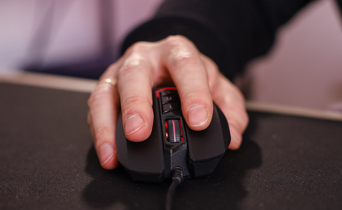 Обзор Bloody W60 Max: доступная геймерская мышь с RGB