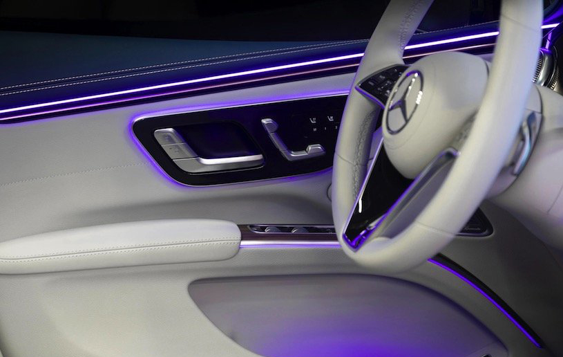 Роскошный салон электромобиля Mercedes-Benz EQS показали на фото