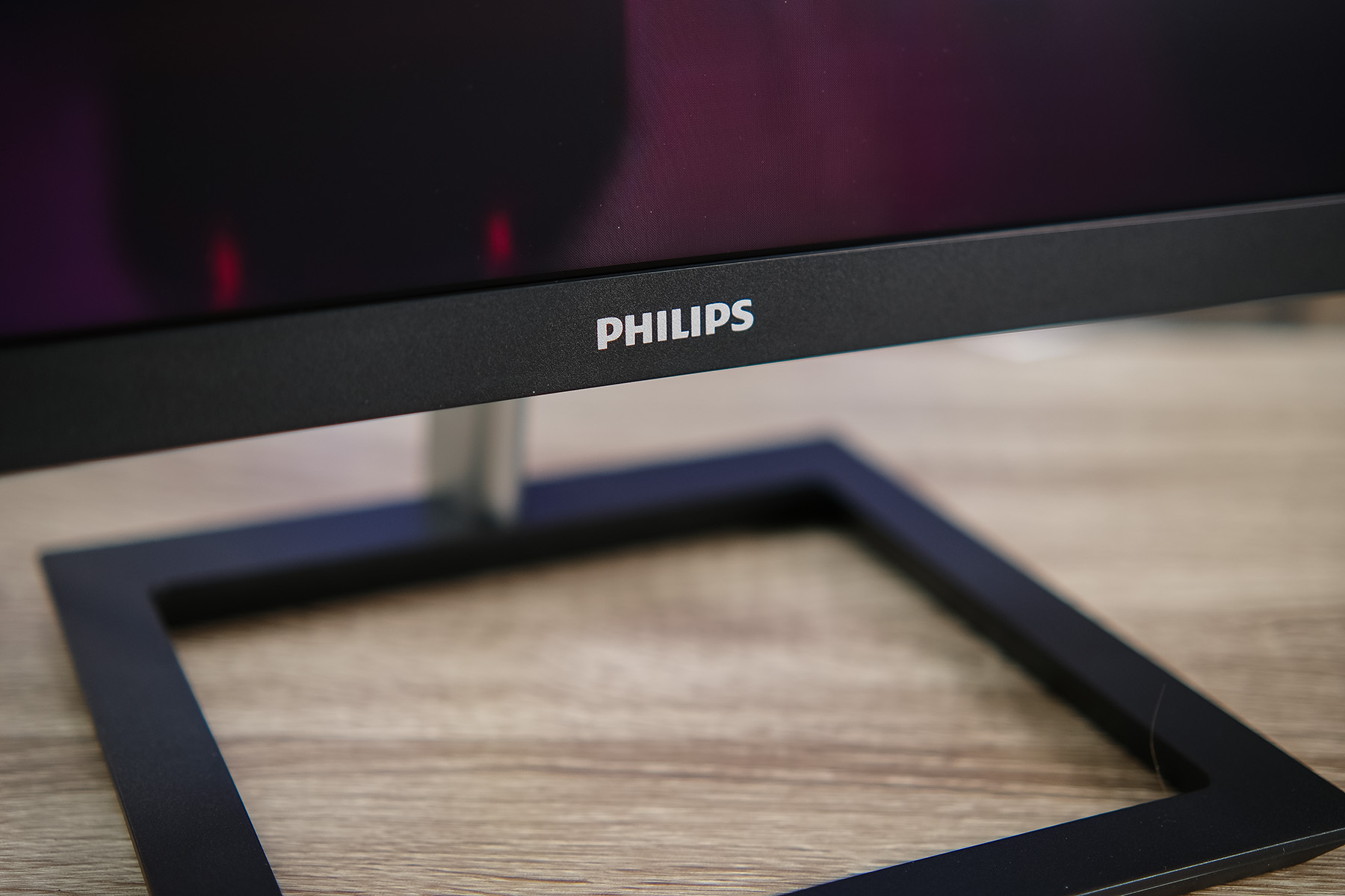Обзор Philips 325E1C: универсальный недорогой монитор в изогнутом корпусе