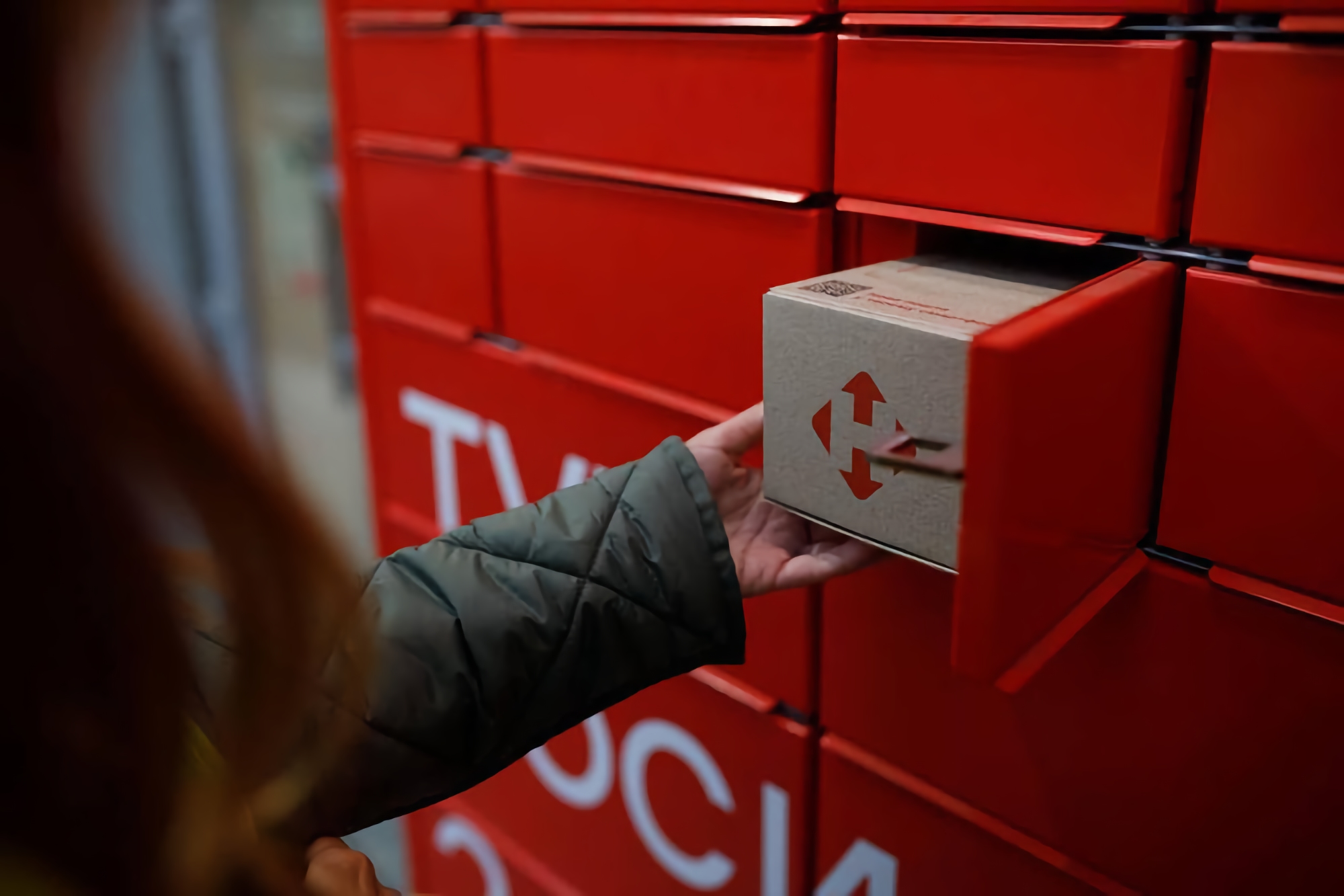 Нова пошта запустила послугу адресного забору посилок кур'єром у Польщі
